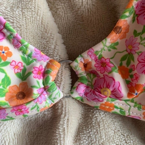 Bikini - Picture 5 of 10